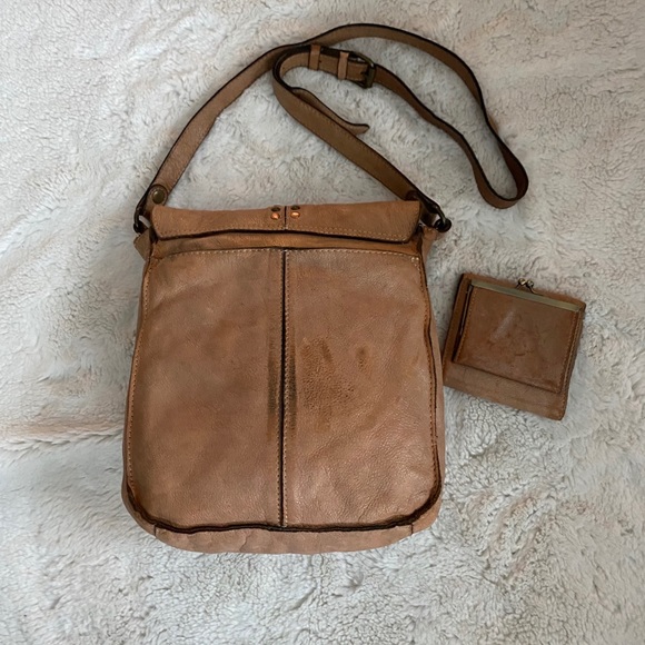 Patricia Nash Leather Messenger Bad and Wallet - Picture 6 of 10